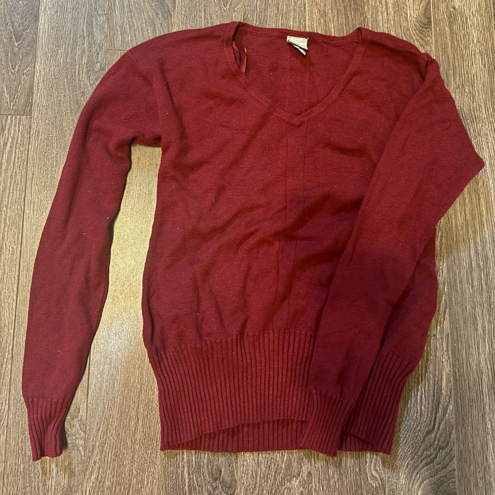Burgundy bench v neck pullover sweater